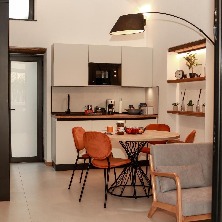 Dislocati Bnb - Jacuzzi Privata - Cucina - Tv60" - Minimal Luxury Marigliano Esterno foto