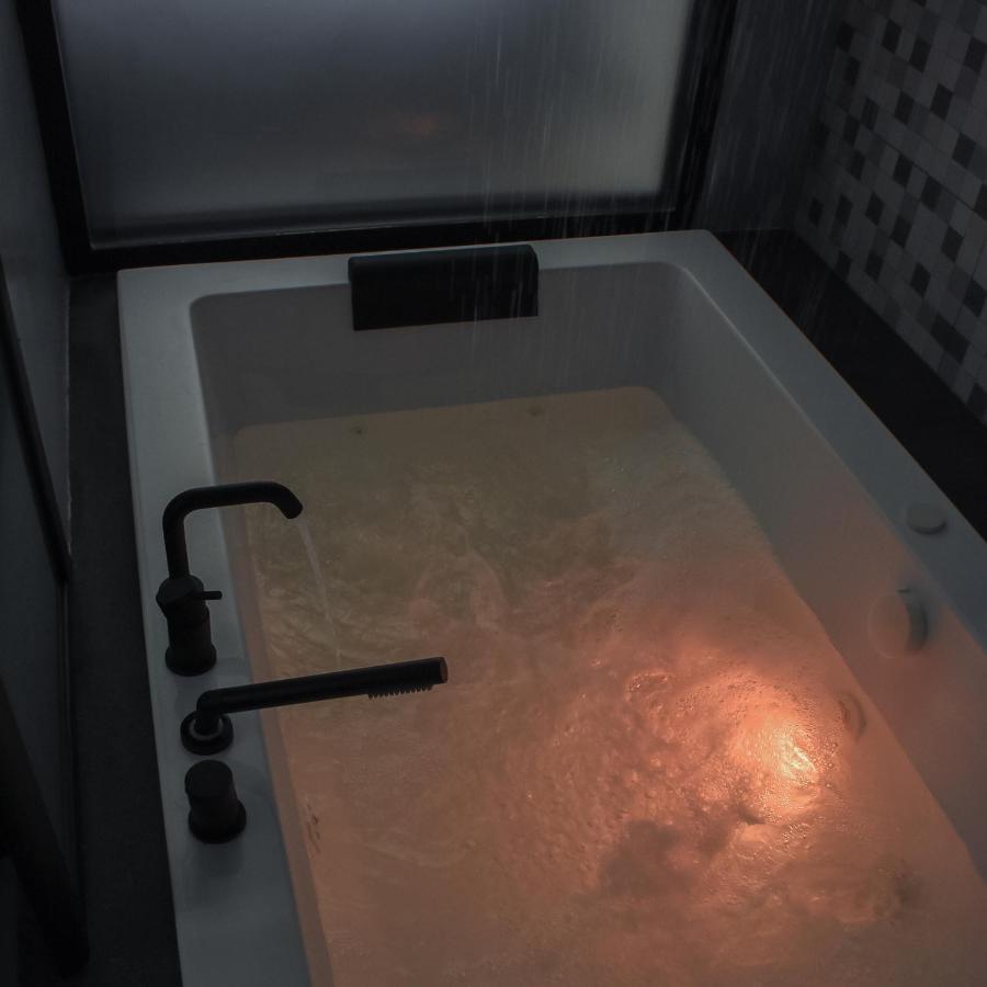 Dislocati Bnb - Jacuzzi Privata - Cucina - Tv60" - Minimal Luxury Marigliano Esterno foto