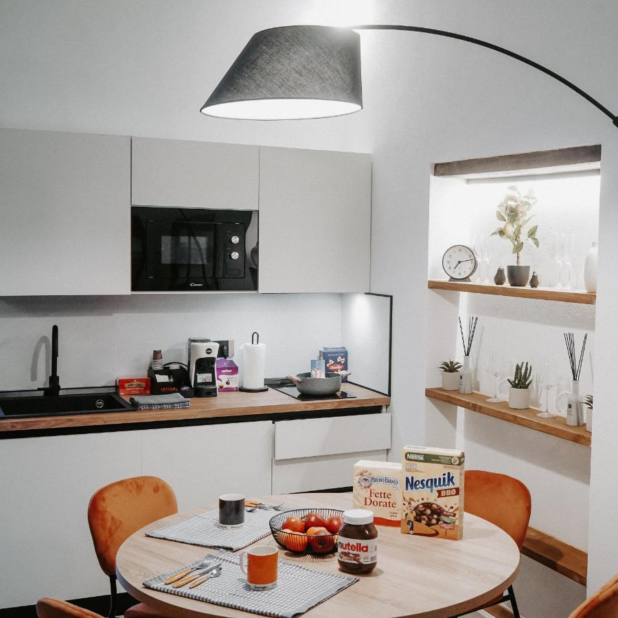 Dislocati Bnb - Jacuzzi Privata - Cucina - Tv60" - Minimal Luxury Marigliano Esterno foto