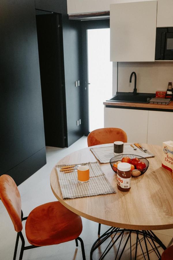 Dislocati Bnb - Jacuzzi Privata - Cucina - Tv60" - Minimal Luxury Marigliano Esterno foto