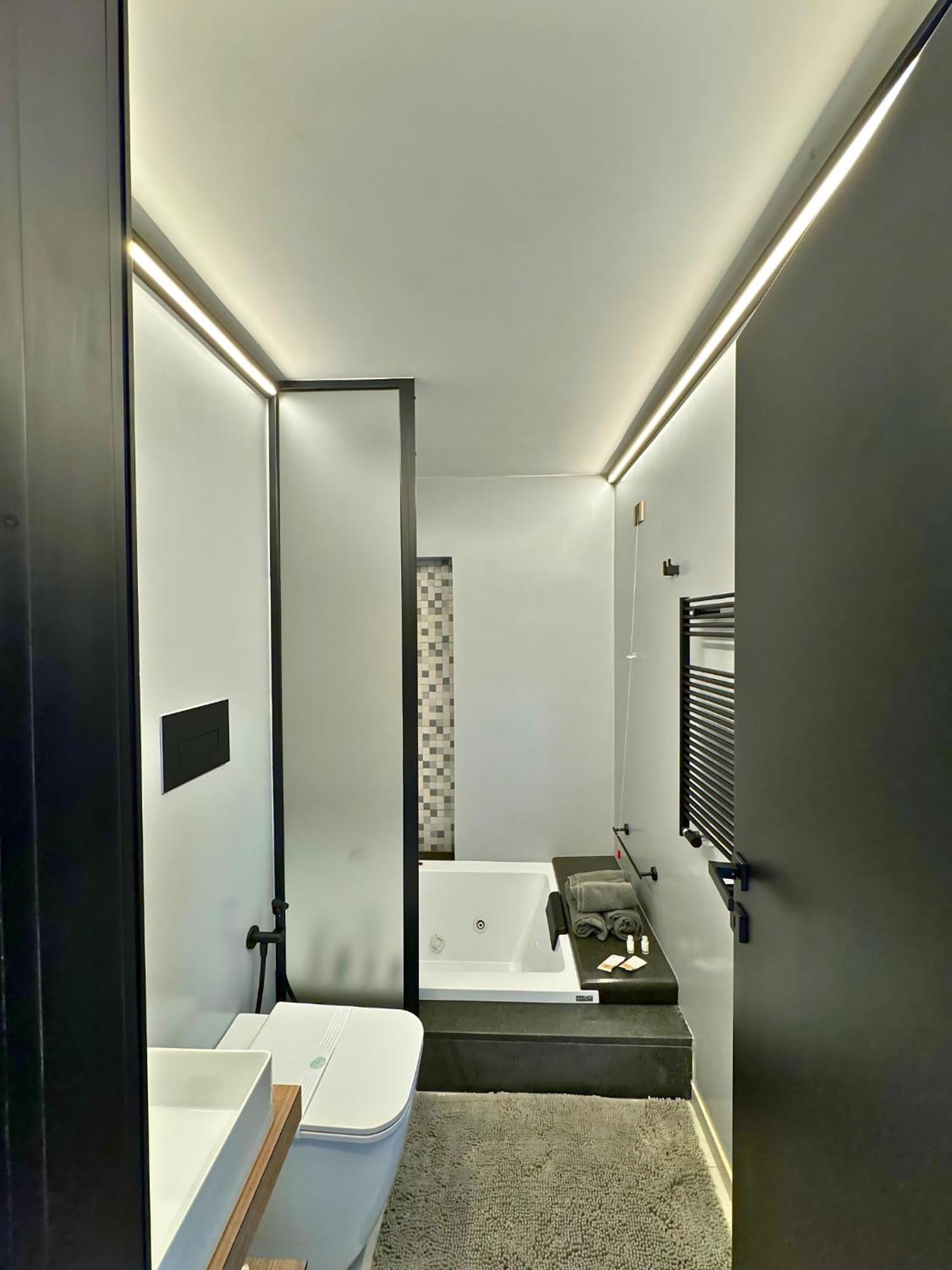 Dislocati Bnb - Jacuzzi Privata - Cucina - Tv60" - Minimal Luxury Marigliano Esterno foto