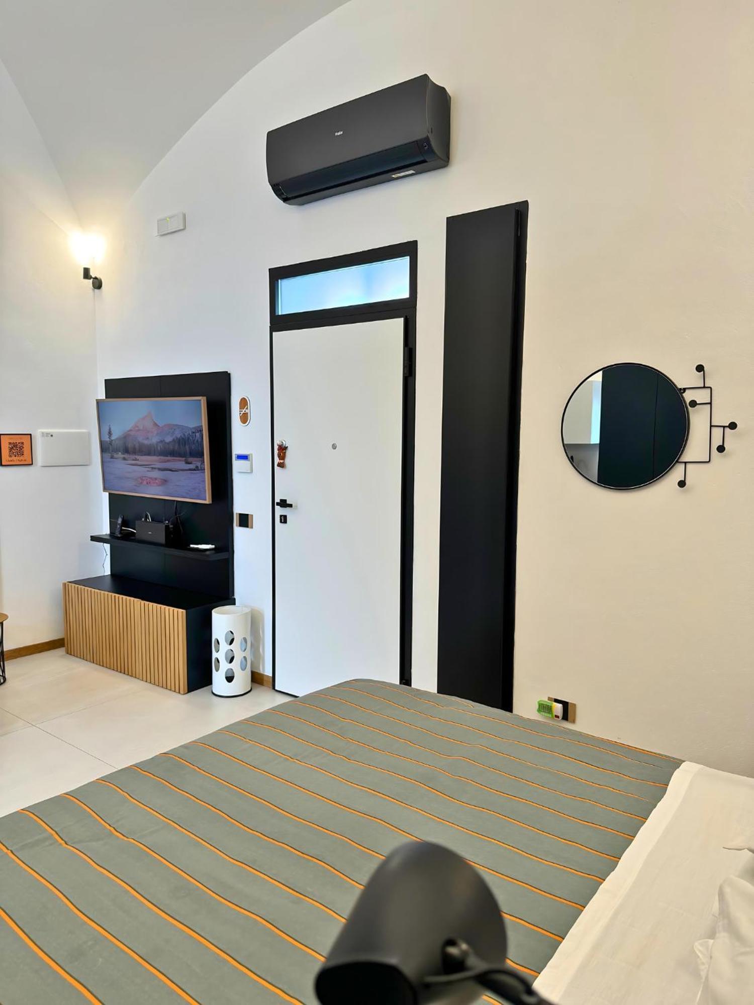 Dislocati Bnb - Jacuzzi Privata - Cucina - Tv60" - Minimal Luxury Marigliano Esterno foto