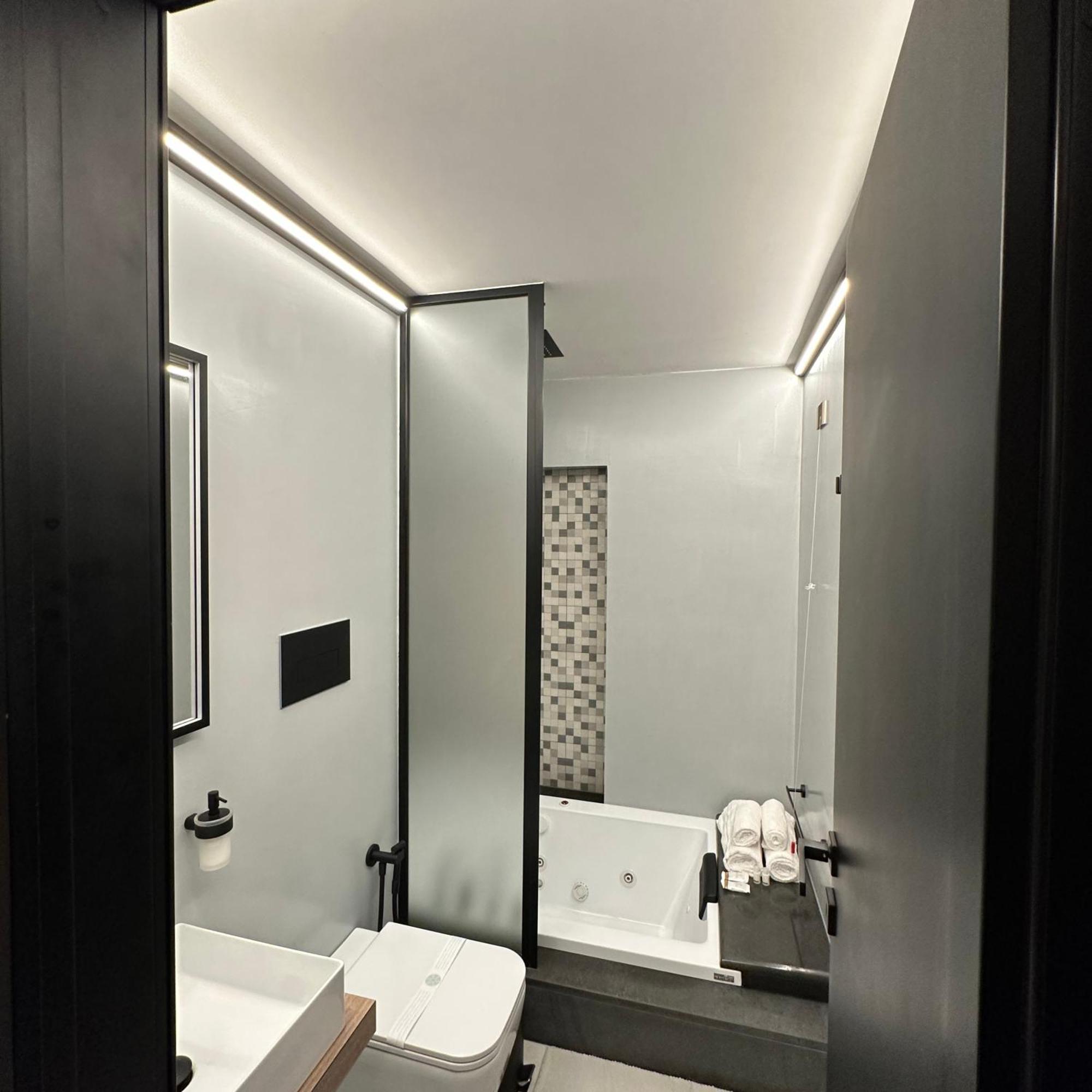 Dislocati Bnb - Jacuzzi Privata - Cucina - Tv60" - Minimal Luxury Marigliano Esterno foto