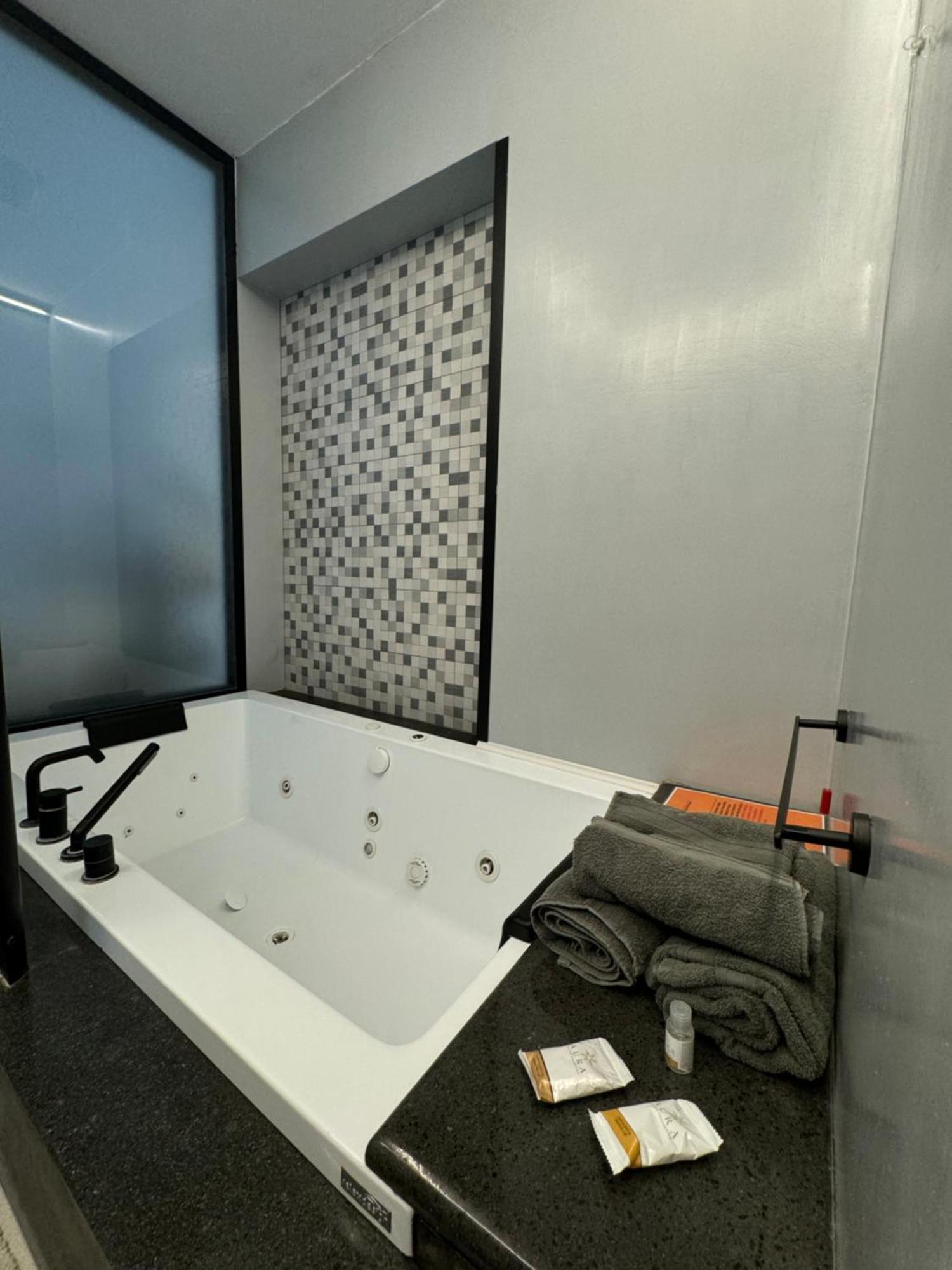Dislocati Bnb - Jacuzzi Privata - Cucina - Tv60" - Minimal Luxury Marigliano Esterno foto