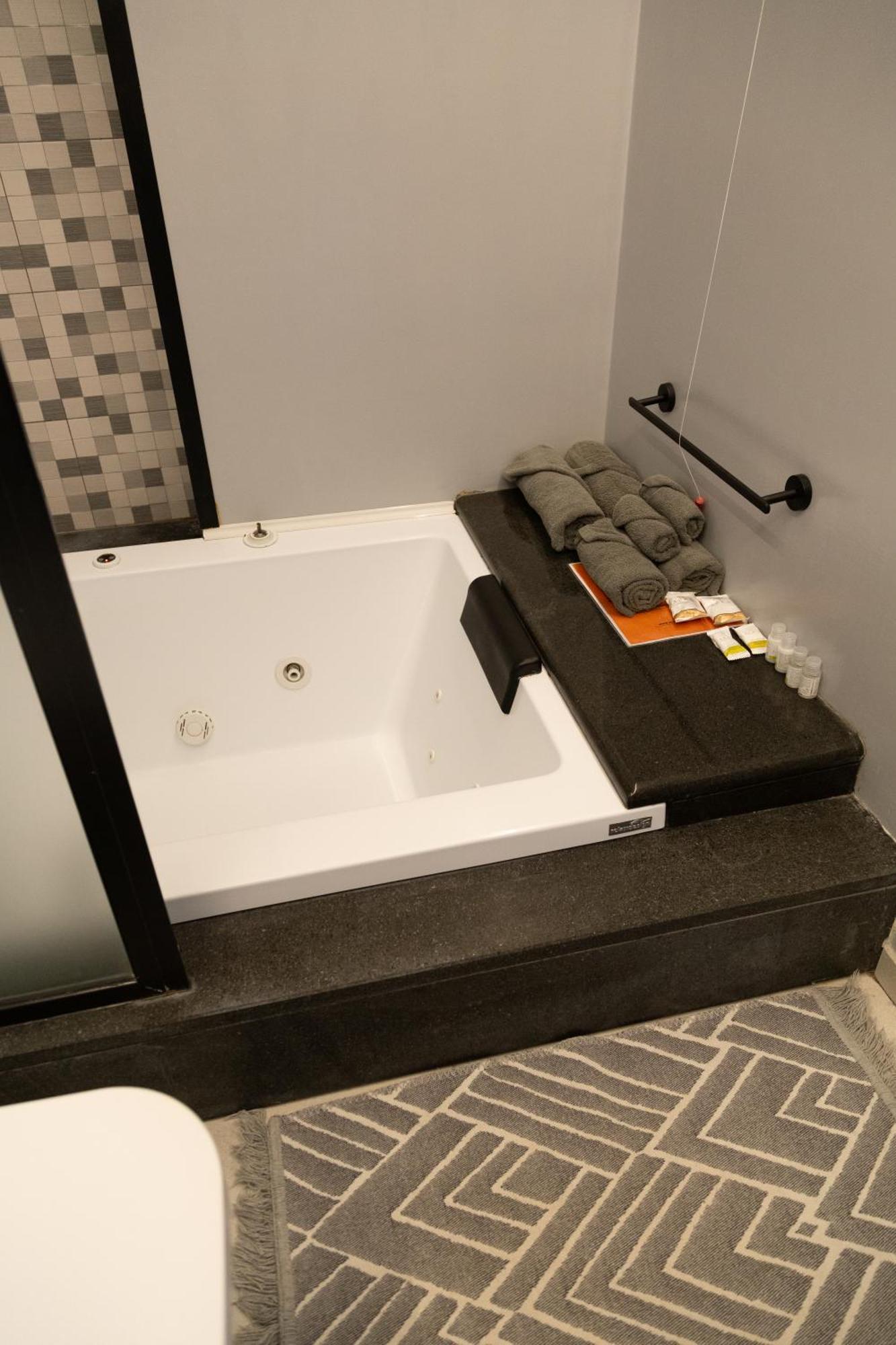 Dislocati Bnb - Jacuzzi Privata - Cucina - Tv60" - Minimal Luxury Marigliano Esterno foto